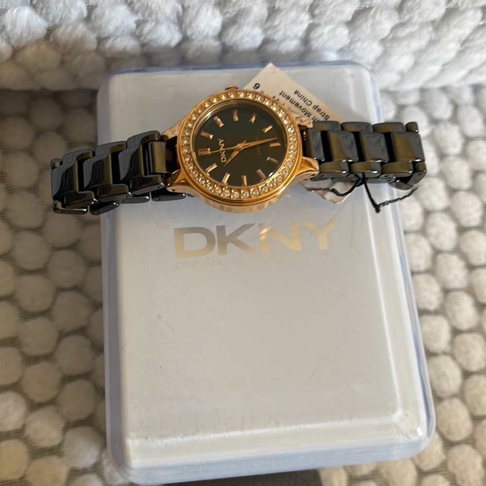Dkny - Picture 4 of 6
